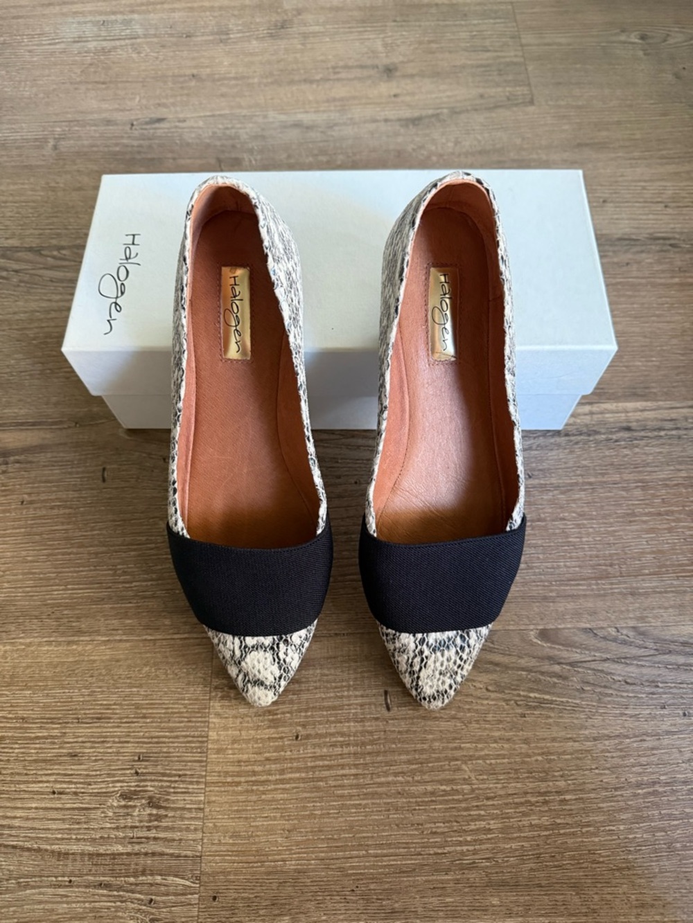 Halogen Black & Cream Snake-Print Pointed Flats